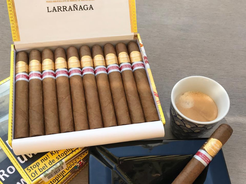 Hình thức bên ngoài của xì gà Por Larranaga Gran Robusto Paises Bajos